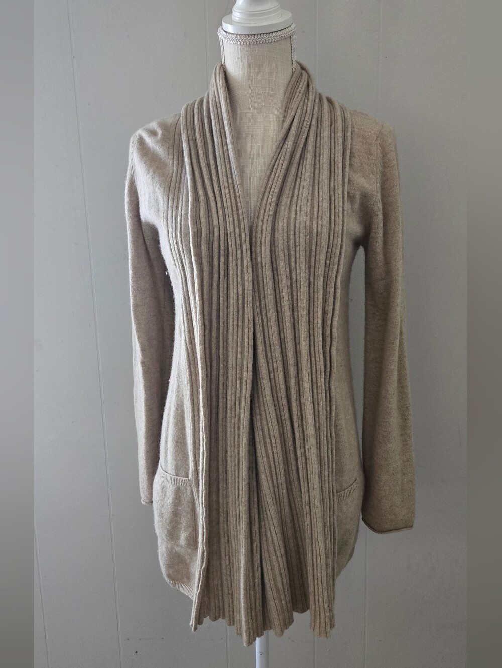 Brodie Cashmere Ribbed Open-Front Cardigan in Taupe